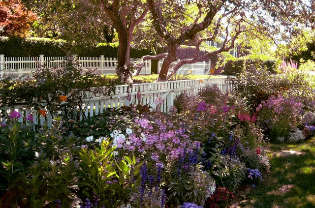 work photo from workingearthmarthasvineyard.com