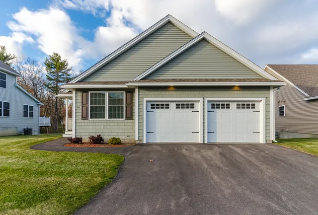 Lori Reed Realtor work photo