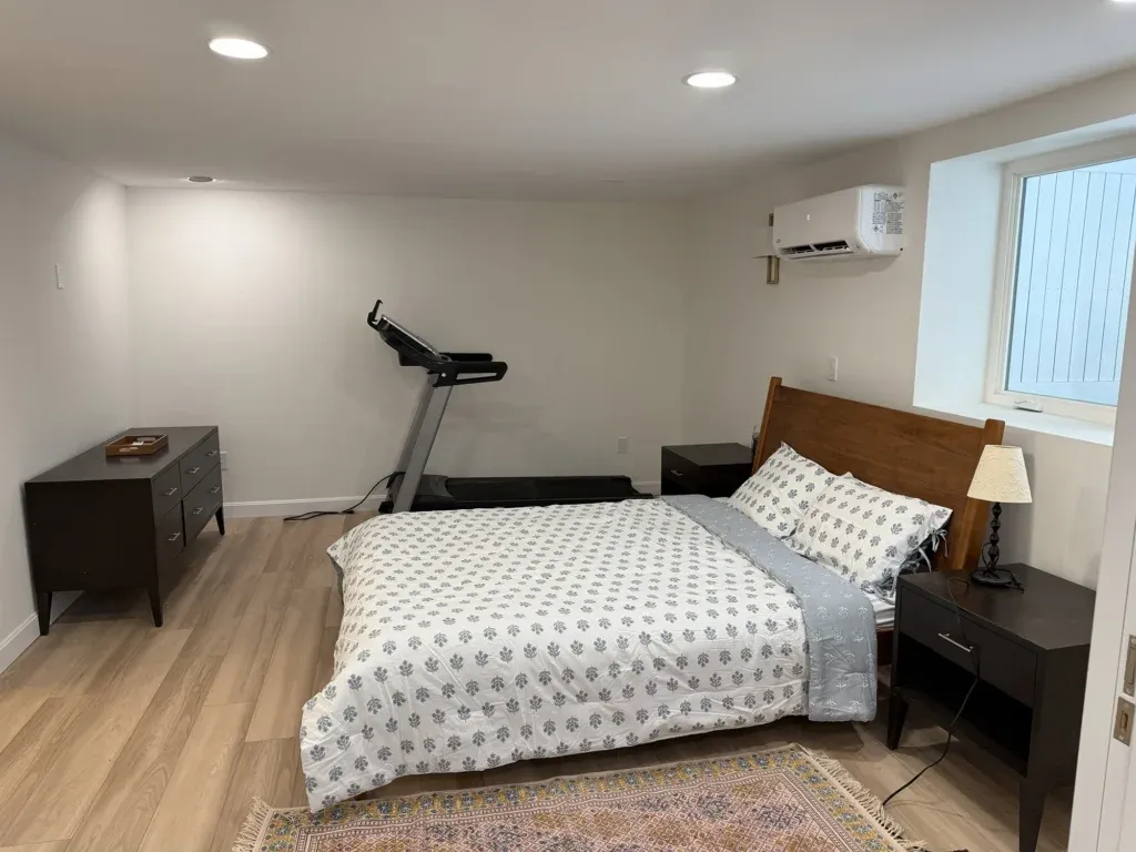 adu bedroom