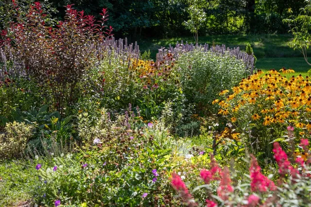 work photo from jenniferyateslandscapes.com