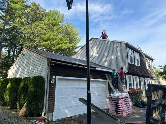 Roofing company working in Foxboro MA