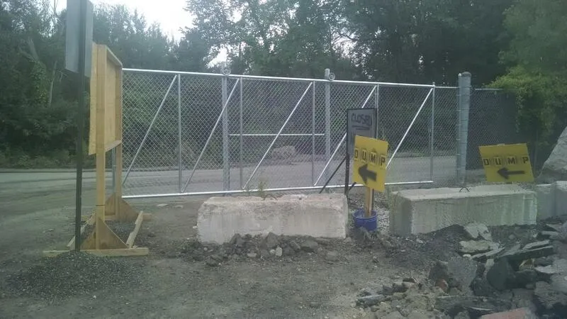 Cantilever rolling gate