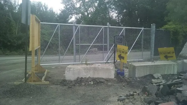 Cantilever rolling gate