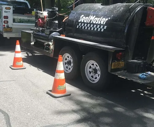 work photo from sealcoatingbysamslandscaping.com
