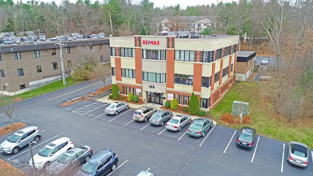 Martha Daniels Holland, REALTOR®️, RE/MAX Innovative Properties work photo