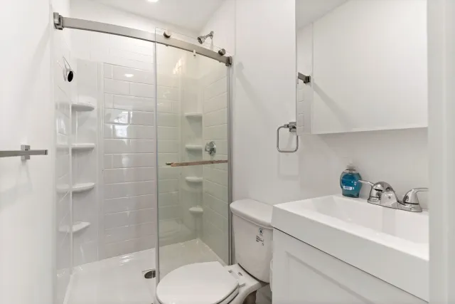 12-web-or-mls-BENNINGTON_UNIT1_BED 1C BATH.jpg