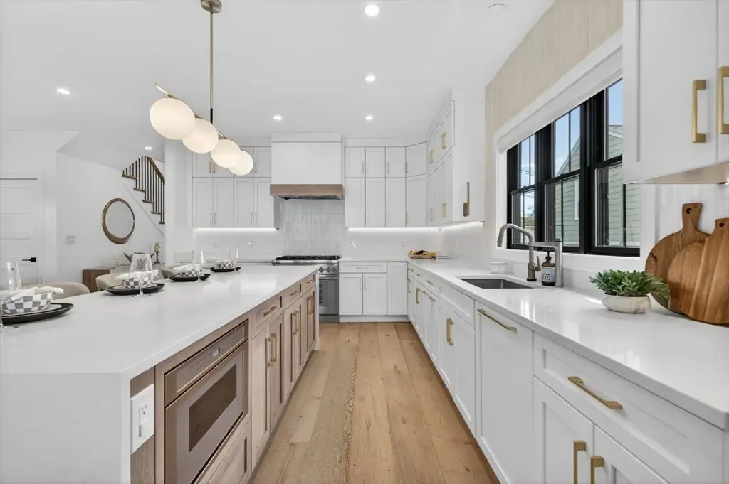 71 Cloverdale Rd, Newton, MA 02461