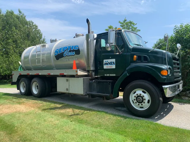 The septic tanker truck that gets the job done