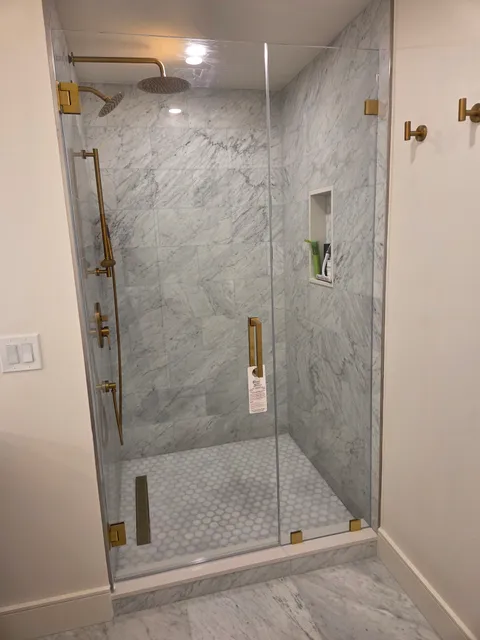 Banner Glass Shelmar work photo