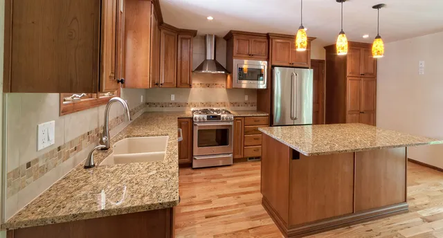 work photo from kitchen-counsel.com
