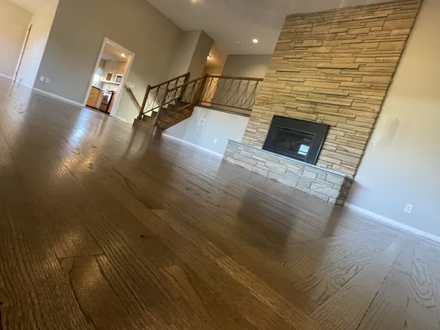 https://dmhardwoodflooring.net/wp-content/uploads/2022/01/home-3-640x480.jpg