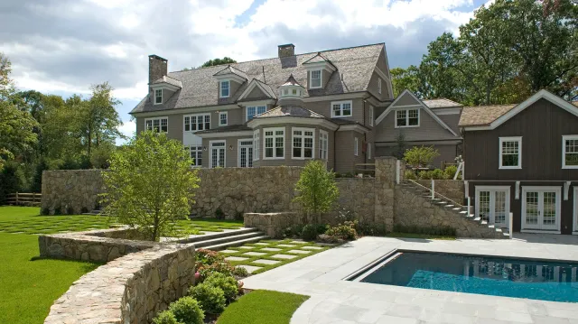 Blog-social-Curved Wall & Pool.jpg