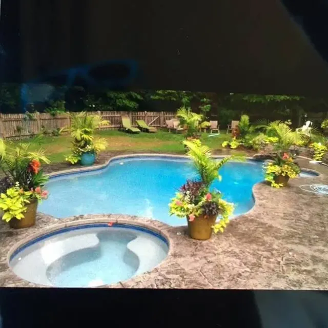 work photo from pooldesignandrenovations.com