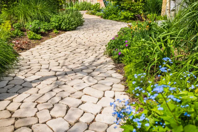 Decorative paver walkway pattern in Massachusetts