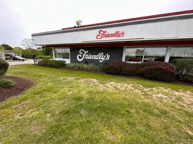 Commercial Painting services for restaurants. We provided Friendly's in Dartmouth, MA with professional exterior painting services.