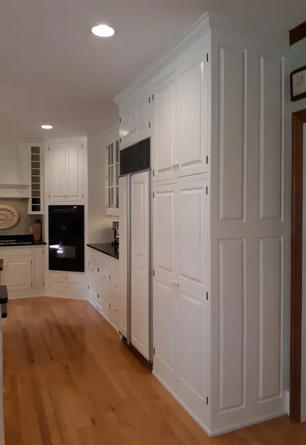 Linda Loo Designs-- cabinet refinishing and refacing