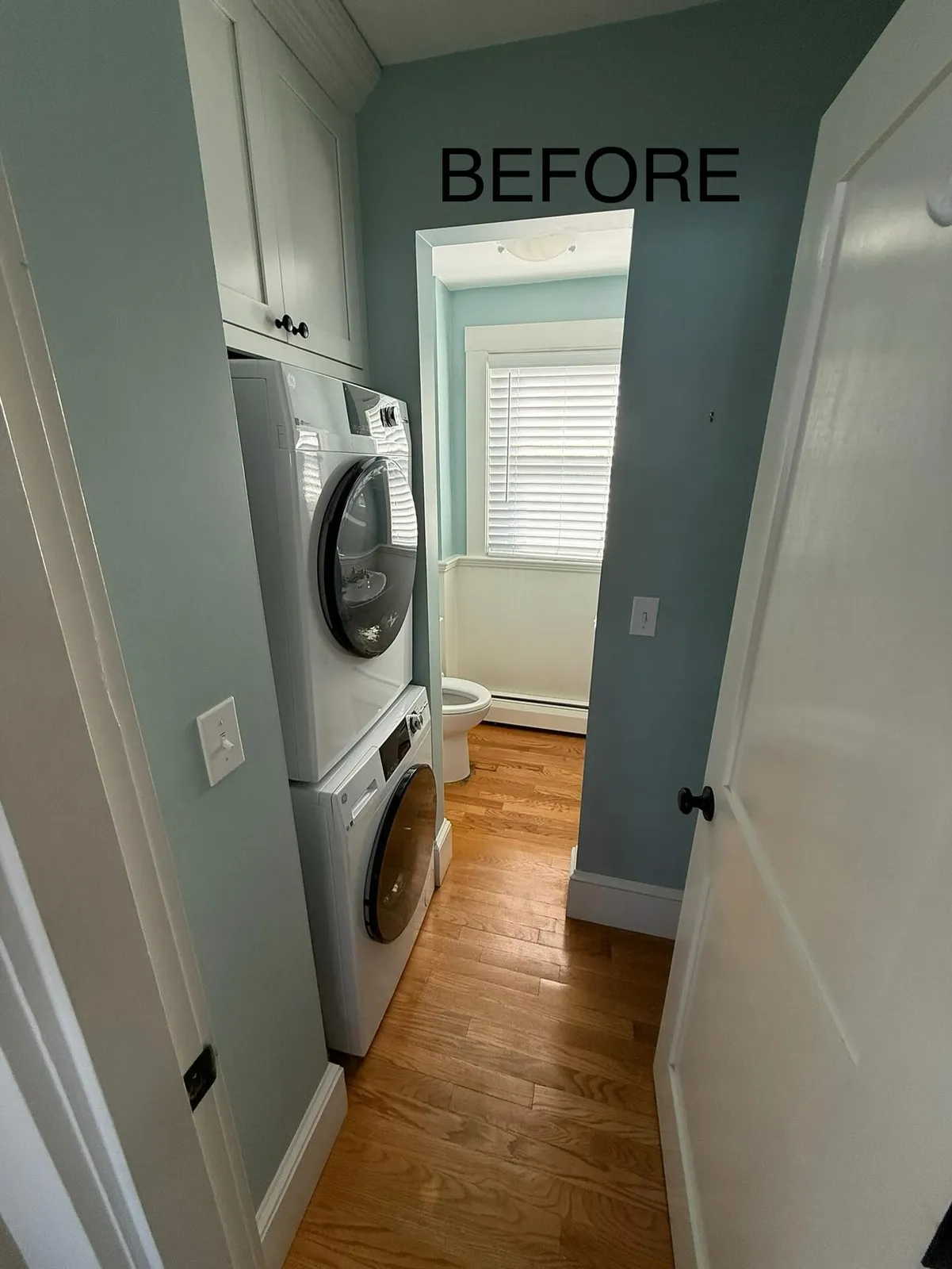 What a way to end the week! Today we finished this beautiful project in Marblehead, in collaboration with @mcdonald_contracting . A half bath/laundry room combo was converted into a powder room. The homeowners choice of colors and accessories was fantastic. Totally in love with this new powder room. Please, Stay tuned for our next post to see the photos of the new laundry room 💪🏽😁🔥