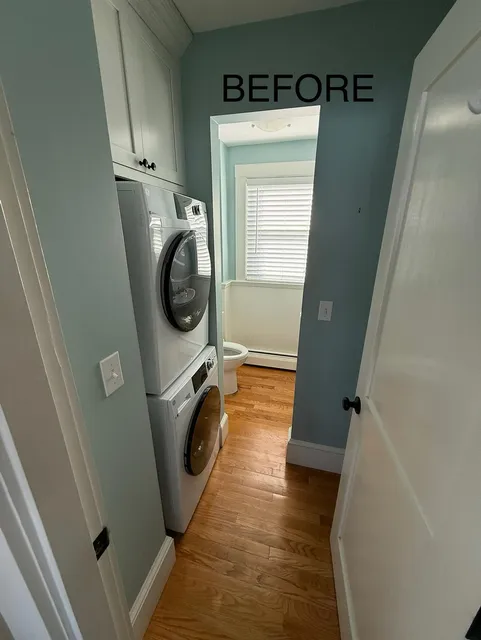 What a way to end the week! Today we finished this beautiful project in Marblehead, in collaboration with @mcdonald_contracting . A half bath/laundry room combo was converted into a powder room. The homeowners choice of colors and accessories was fantastic. Totally in love with this new powder room. Please, Stay tuned for our next post to see the photos of the new laundry room 💪🏽😁🔥