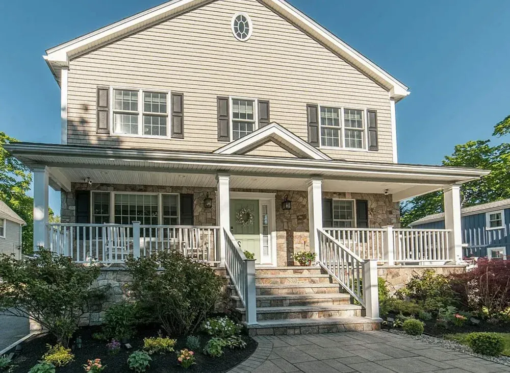 20 Eaton St