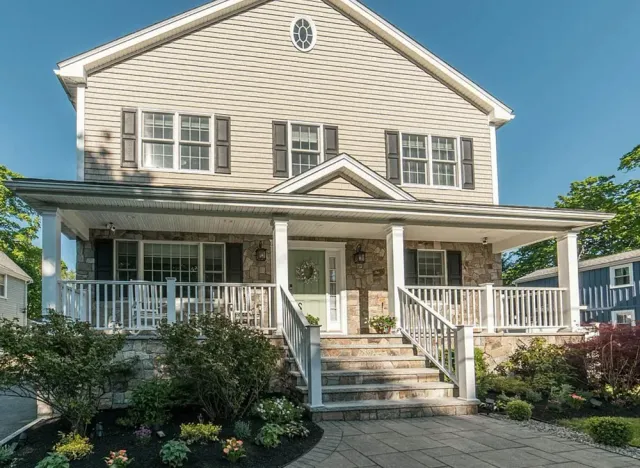 20 Eaton St