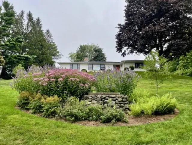 work photo from holmesfinegardens.com