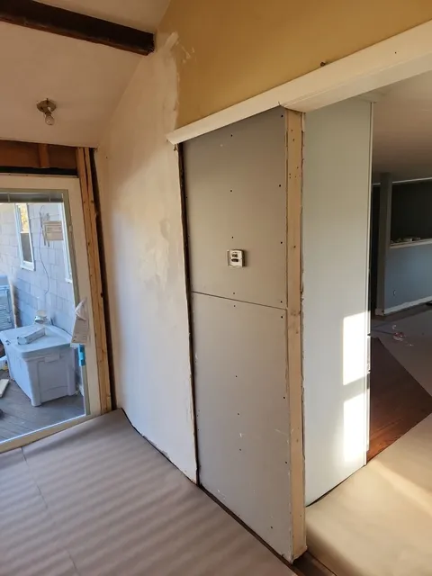 work photo from mikeriddleplastering.com