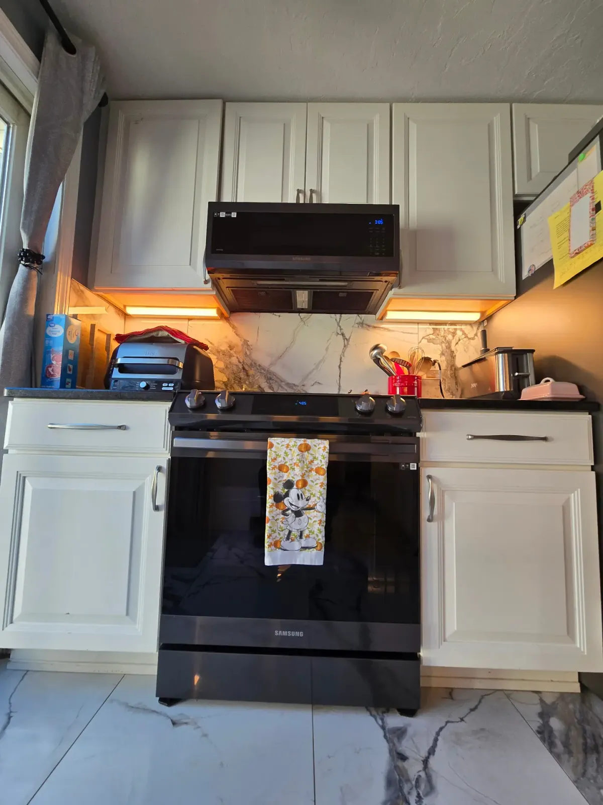 Licensed electrician performing electrical service work - RM Electrician Inc. Massachusetts