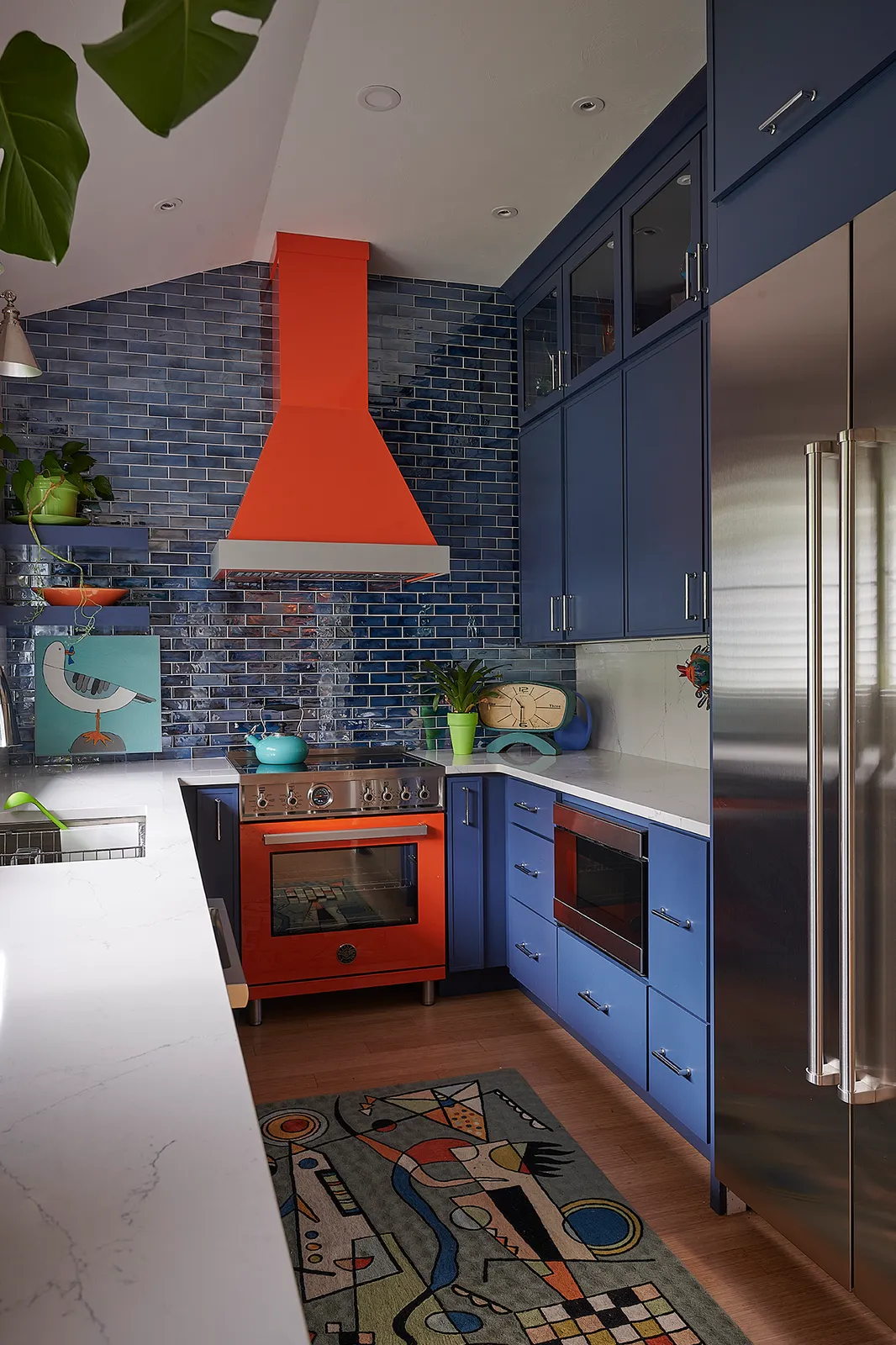 A statement-making hood, meticulously crafted to mirror the Bertazzoni oven’s rich color while complementing the kitchen’s modern sophistication