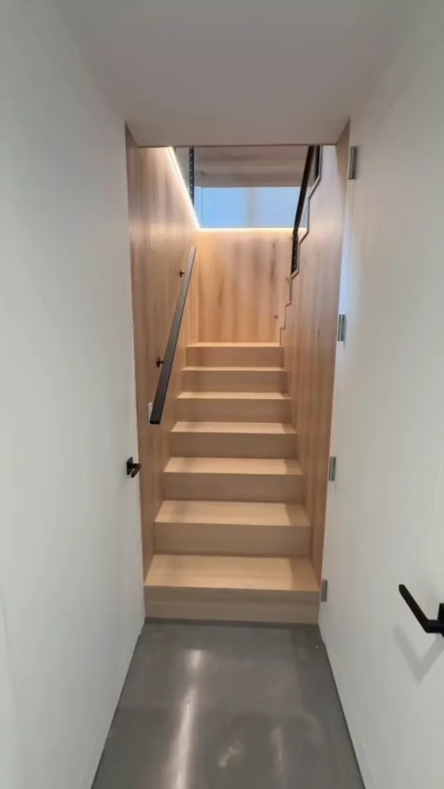 We’ve had a lot of interest in the staircase and the integrated lighting detail, so we put together a closer look. The combination of white oak treads and risers with the continuous recessed LED channel not only highlights the wall paneling but also creates a clean shadow line that elevates the overall design. Using natural wood tones allows the space to feel warm and inviting, while the precision in detailing ensures a refined modern finish. Excited to share the completed result — we’d love to hear your thoughts. Thanks for looking!!!

Finish carpentry by @ward_construction_cape_cod 

#smithfieldbuild #echelonbuilders #interiorfinish #luxuryhomes #custombuild #millwork #architecture #interiordetails #customstairs

#handmade #architecturalmillwork #custominteriors #finecraftsmanship #LuxuryHomes #oakceiling #finewoodworking #handmade #gobuild #woodceiling #finewoodworking #finehomebuilding  #customkitchen #CustomCabinets #oakpaneling #whiteoak
