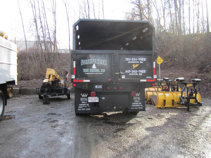 work photo from pathfindertreeservice.com