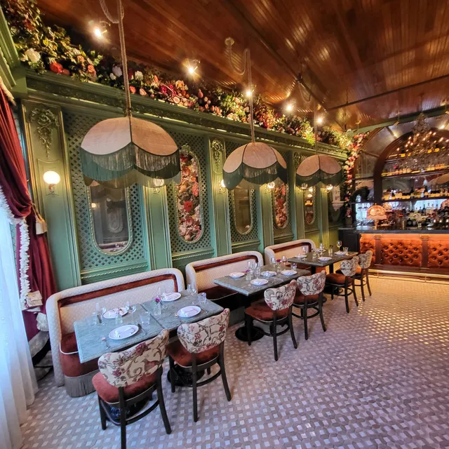 Restaurant lighting fit-out