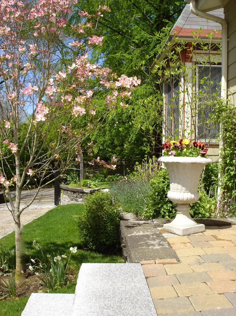 work photo from newleaflandscapedesign.com