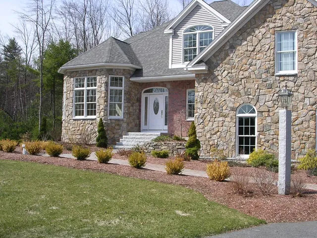 work photo from fieldstonelandscapenh.com
