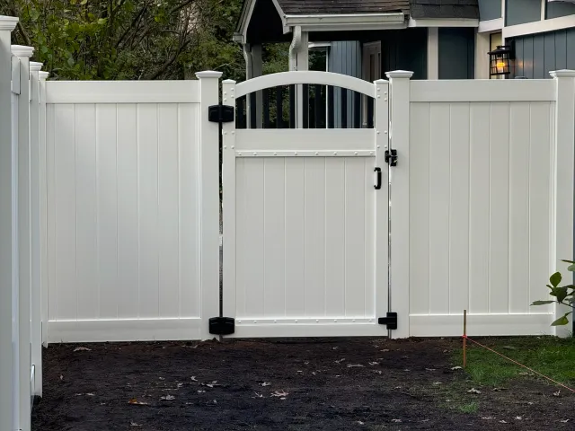 Custom vinyl privacy fence gate in East Lyme, CT.