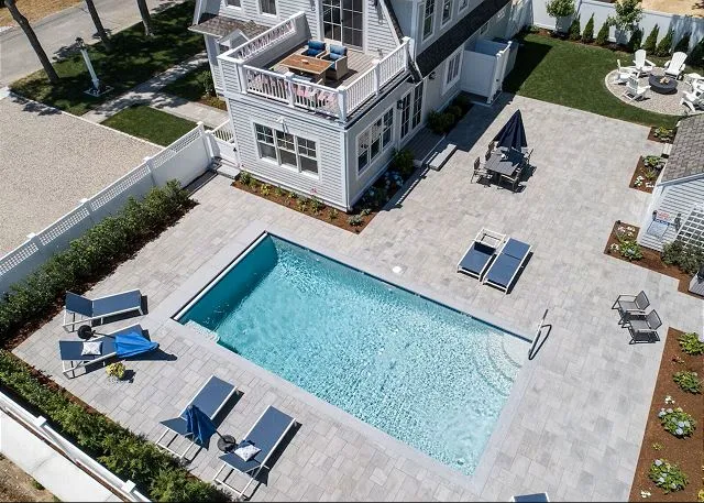Featured Property 18 Menemsha Road