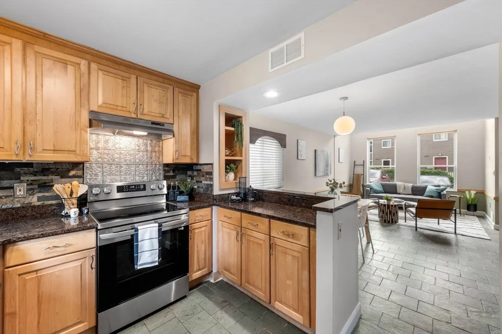 123 Governor Winthrop Rd # 123