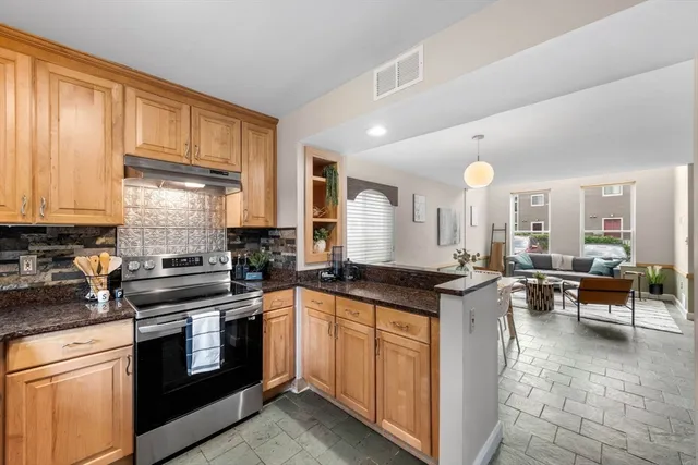 123 Governor Winthrop Rd # 123