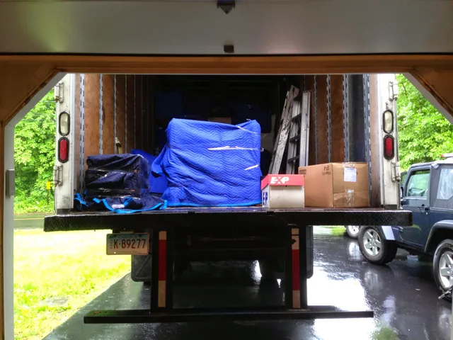 Vanguard Moving Services Group work photo