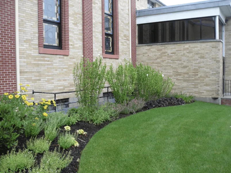 aeration, fertilizing, mulching service greater Boston