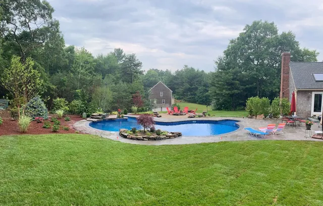 work photo from bearcepoolandlandscape.com