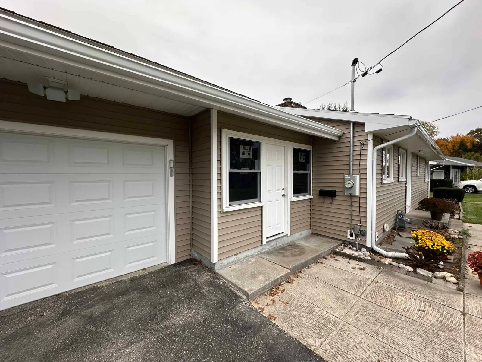 windows siding gutters chicopee3