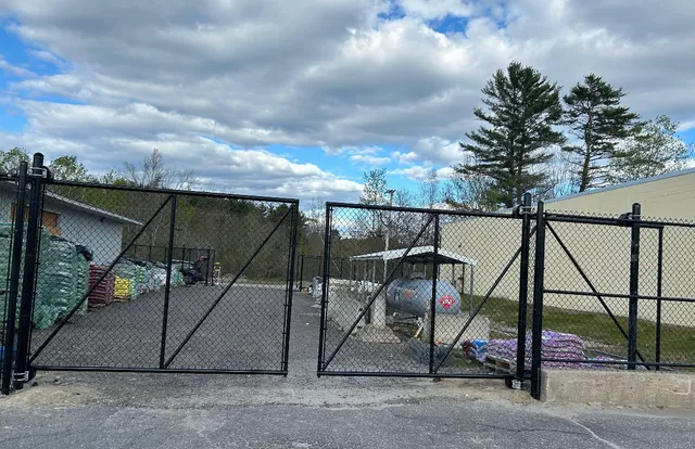 <Southern Maine Fence