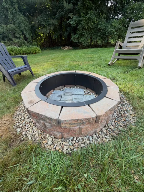 🪵 Fresh Fire Pit! Installed with proper a proper drainage system underneath, leveled into a non-level area of the yard and topped with a smokeless steel ring insert to help extend the life of the bricks. 🔥