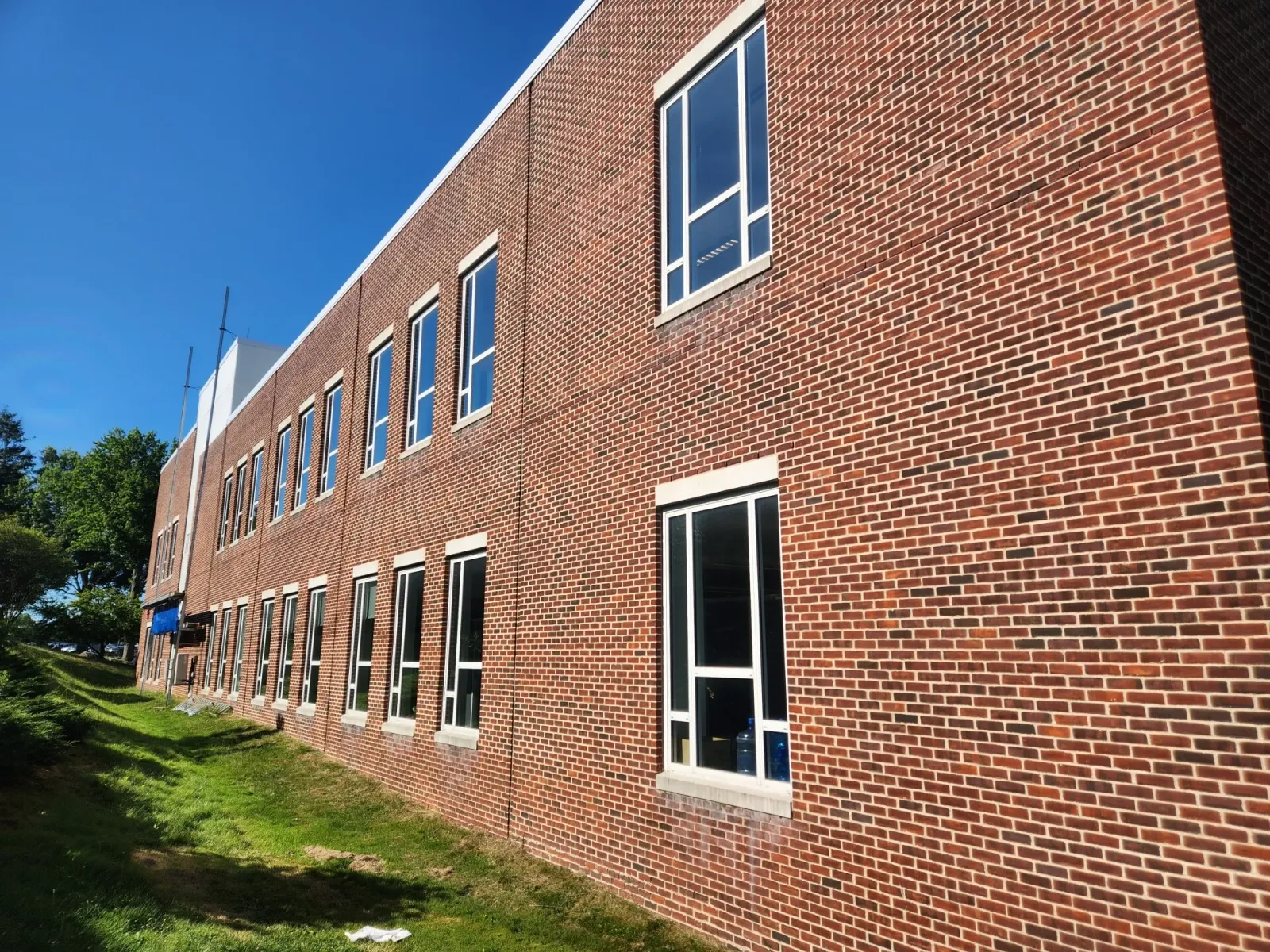work photo from crystalclearwindowcleaning.net
