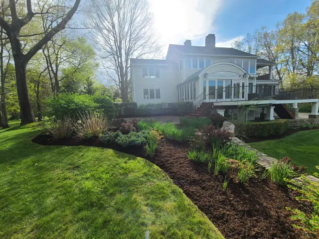 work photo from djlandscapingservicesllc.com