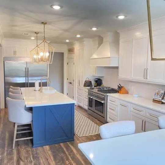 White shaker kitchen, navy island — Reno Art Construction project