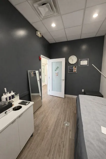 Commercial interior, accent wall — after
