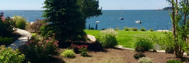 seashore court yard planting with ocean view