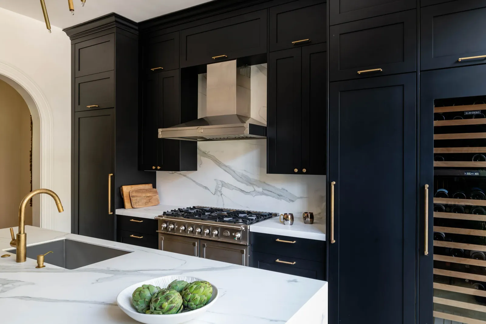 BespokeSoEndBlackKitchen-16837edit.jpg