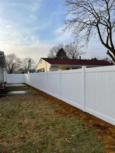 work photo from premiumfenceanddeck.com